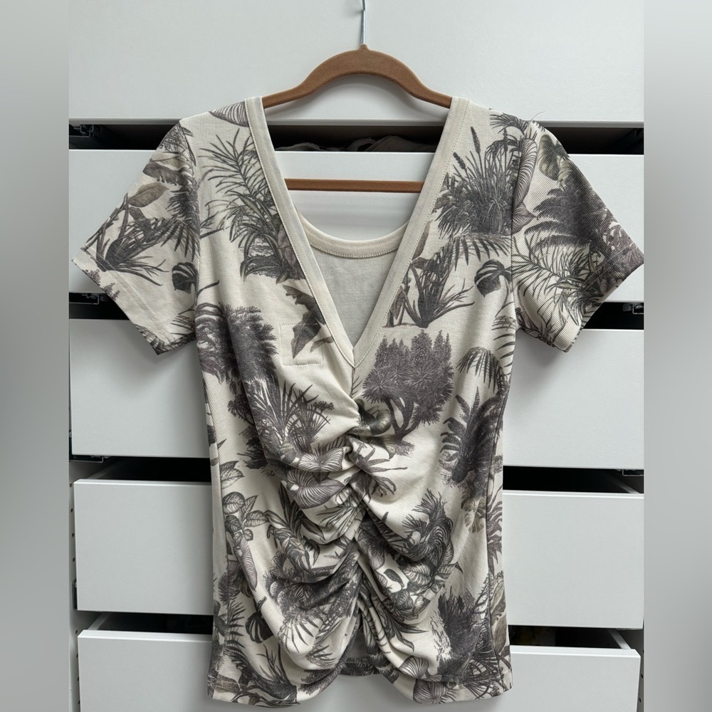 CHASER Tropical Recycled Vintage Print Ruched V Back T Shirt Size M NWOT - Picture 7 of 9